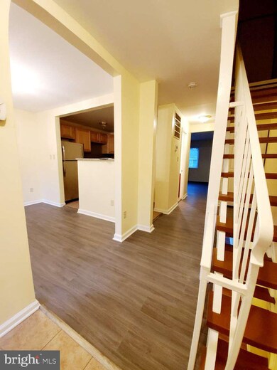 116 Daimler Dr unit 13, Capitol Heights, MD 20743 - photo 3