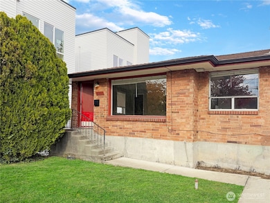 8352 Wabash Ave S, Seattle, WA 98118 - photo 2