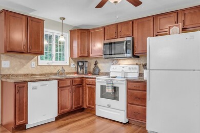 665 Robbins Ave unit 4, Dracut, MA 01826 - photo 5