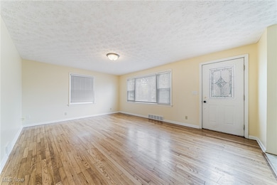 9911 Colfax Dr, Columbia Station, OH 44028 - photo 5