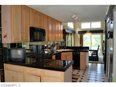 1959 Eastchester Dr unit A, High Point, NC 27265 - photo 3