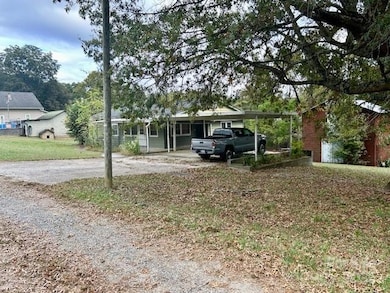 557 Falls Ave, Granite Falls, NC 28630 - photo 3