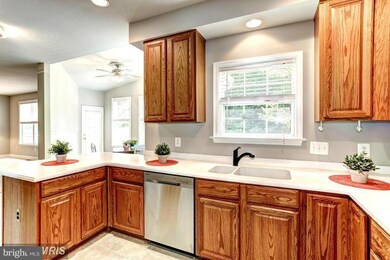 12987 Torchlight Dr, Woodbridge, VA 22193 - photo 6