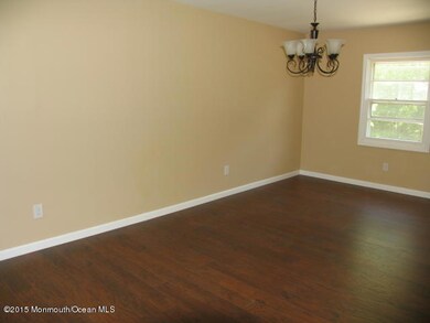 335 Middle Rd 002