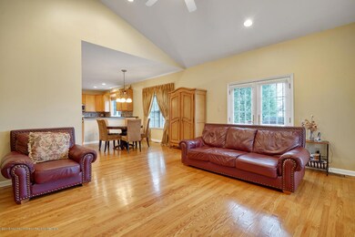 9 Gristmill Rd Howell NJ 07731-large-074