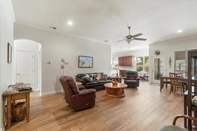 211 Donna Cir, Granbury, TX 76049 - photo 6