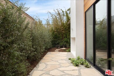 1033 1/2 Grant St, Santa Monica, CA 90405 - photo 6