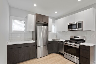 7740 N Eastlake Terrace unit 2W, Chicago, IL 60626 - photo 3