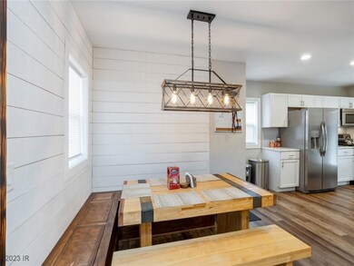 610 1st St S, Newton, IA 50208 - photo 3