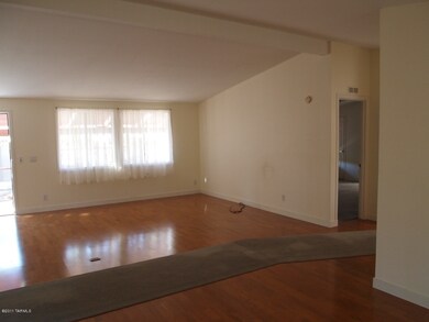04 Living Room a