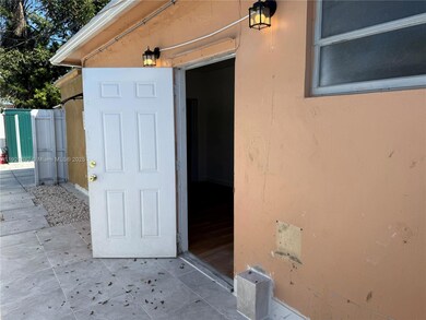 6301 Moseley St unit 2, Hollywood, FL 33024 - photo 2