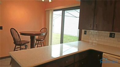 BREAKFAST NOOK W/SLIDER TO TREX DECK