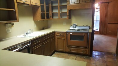 10218 Candlewood Dr, Houston, TX 77042 - photo 4