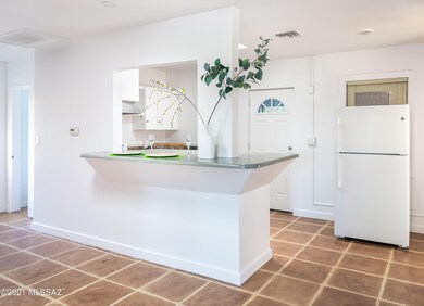 Kitchen/Bar