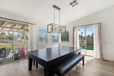 15-Dining Area