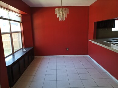 DINING ROON - BREKFAST BAR.