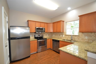 Kitchen with appliances with stainless steel fini