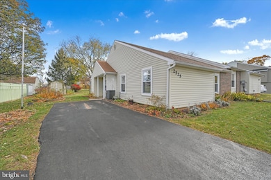 2525 Mckinley Ave, Reading, PA 19609 - photo 2