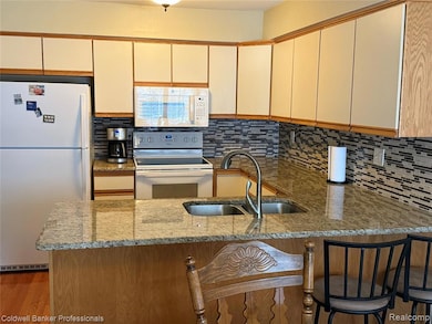 15444 Roxbury Cir, Macomb, MI 48044 - photo 6