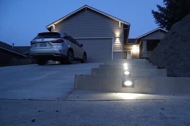 2214 SW 37th St, Redmond, OR 97756 - photo 6