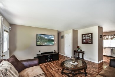 1345 N Elmwood Dr, Aurora, IL 60506 - photo 5