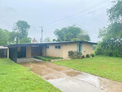 1106 Crestwood Dr, Cleburne, TX 76033 - photo 2