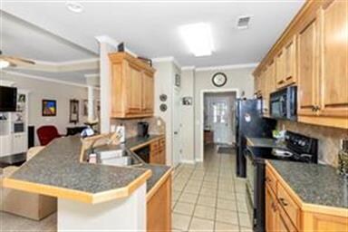 Open kitchen with breakfast bar