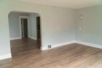 1014 N Chestnut St, Lansing, MI 48906 - photo 4