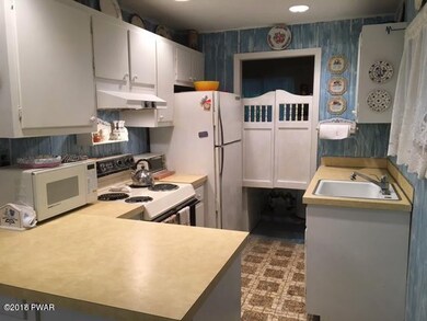 803 Waxwing Ct, Hawley, PA 18428 - photo 5