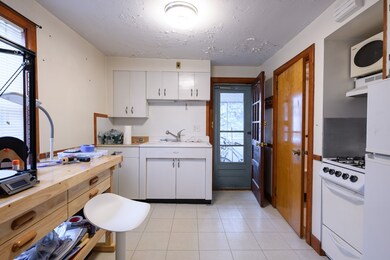 17 Montgomery St unit 3, Cambridge, MA 02140 - photo 4