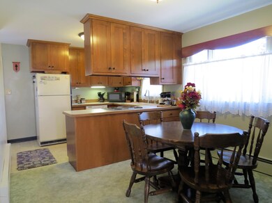 Kitchen & dining