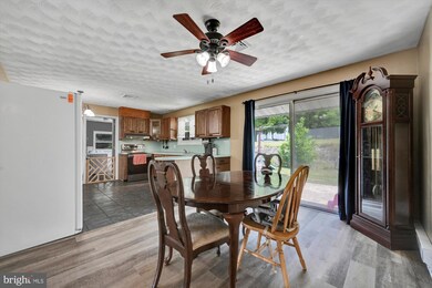 1448 Butter Ln, Reading, PA 19606 - photo 6