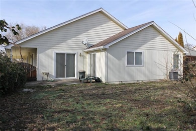 1642 Inverness Dr, Medford, OR 97504 - photo 2