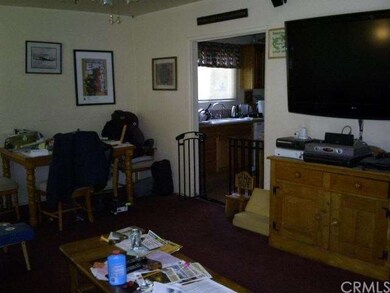 Living Room/Dining Area