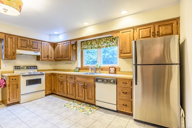 26 Edgehill Cir, Monroe, CT 06468 - photo 3