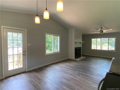 915 Wood St, Statesville, NC 28677 - photo 6