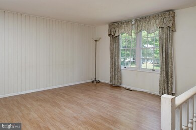 12623 Etruscan Dr, Herndon, VA 20171 - photo 3