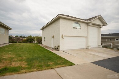 1214 NW Rimrock Dr, Redmond, OR 97756 - photo 6