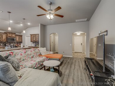 13 Evermore Ln, Yukon, OK 73099 - photo 6