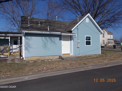 702 N Hall St, Webb City, MO 64870 - photo 3