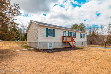 547 Berties Rd, Stroudsburg, PA 18360 - photo 3