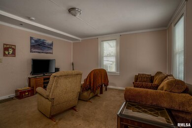 825 Esplanade Ave, Davenport, IA 52803 - photo 6