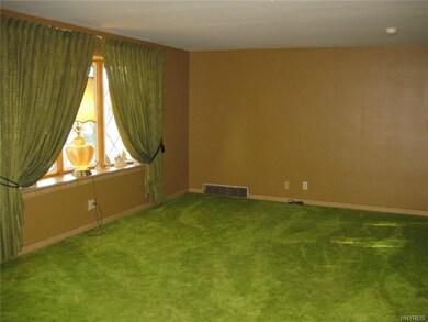 Spacious Living Room with Bow window