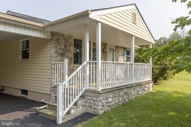 6219 E Hemlock Dr, Sykesville, MD 21784 - photo 4