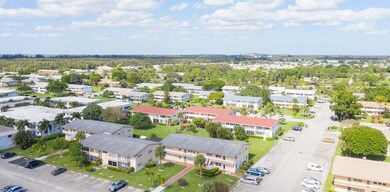 71 Coventry C, West Palm Beach, FL 33417 - photo 4