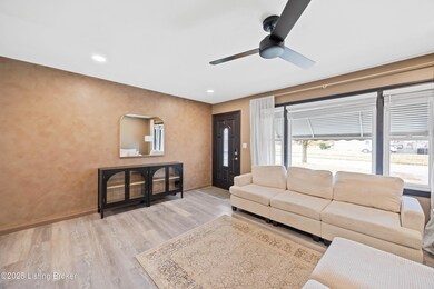 3907 Mamaroneck Rd, Louisville, KY 40218 - photo 5