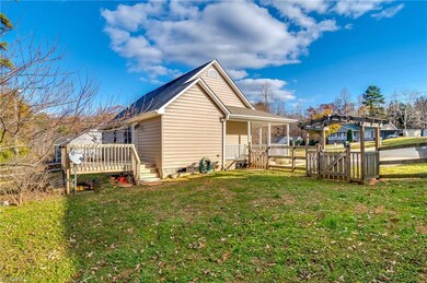 807 Raintree Ct, Randleman, NC 27317 - photo 2