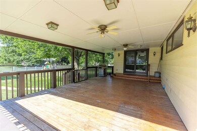 2023 Maplewood Dr, Cedar Falls, IA 50613 - photo 4