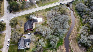DRONE VIEW OF PROPERTY AND SUUROUNDINGS