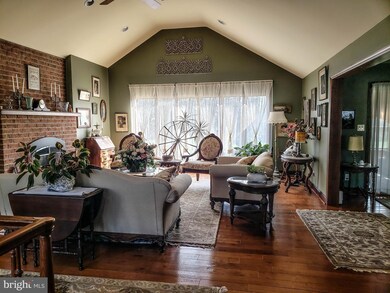 456 Lindman Dr, Chambersburg, PA 17202 - photo 3